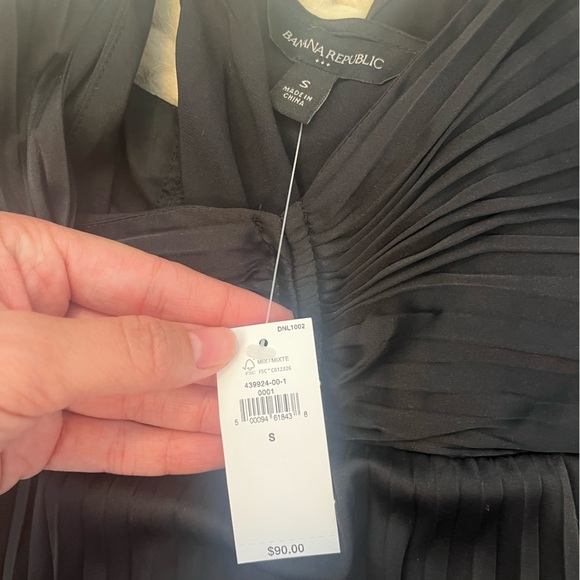 Banana Republic black tank - Picture 2 of 3